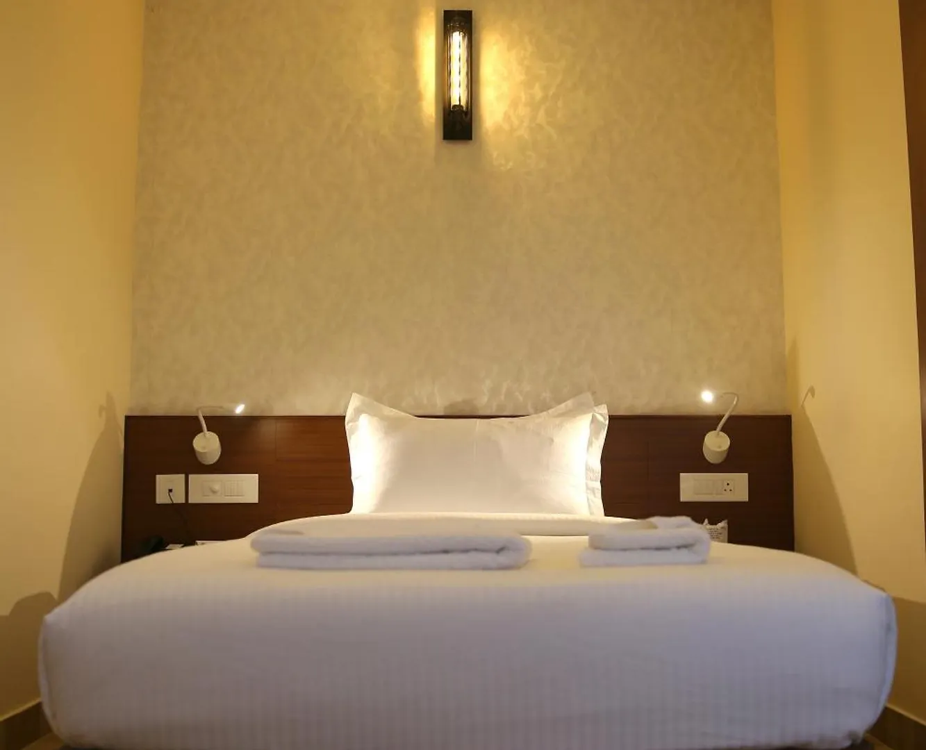 Otel New Dchandelier Kochi