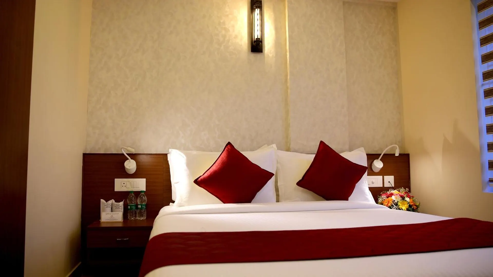 New Dchandelier Kochi Otel
